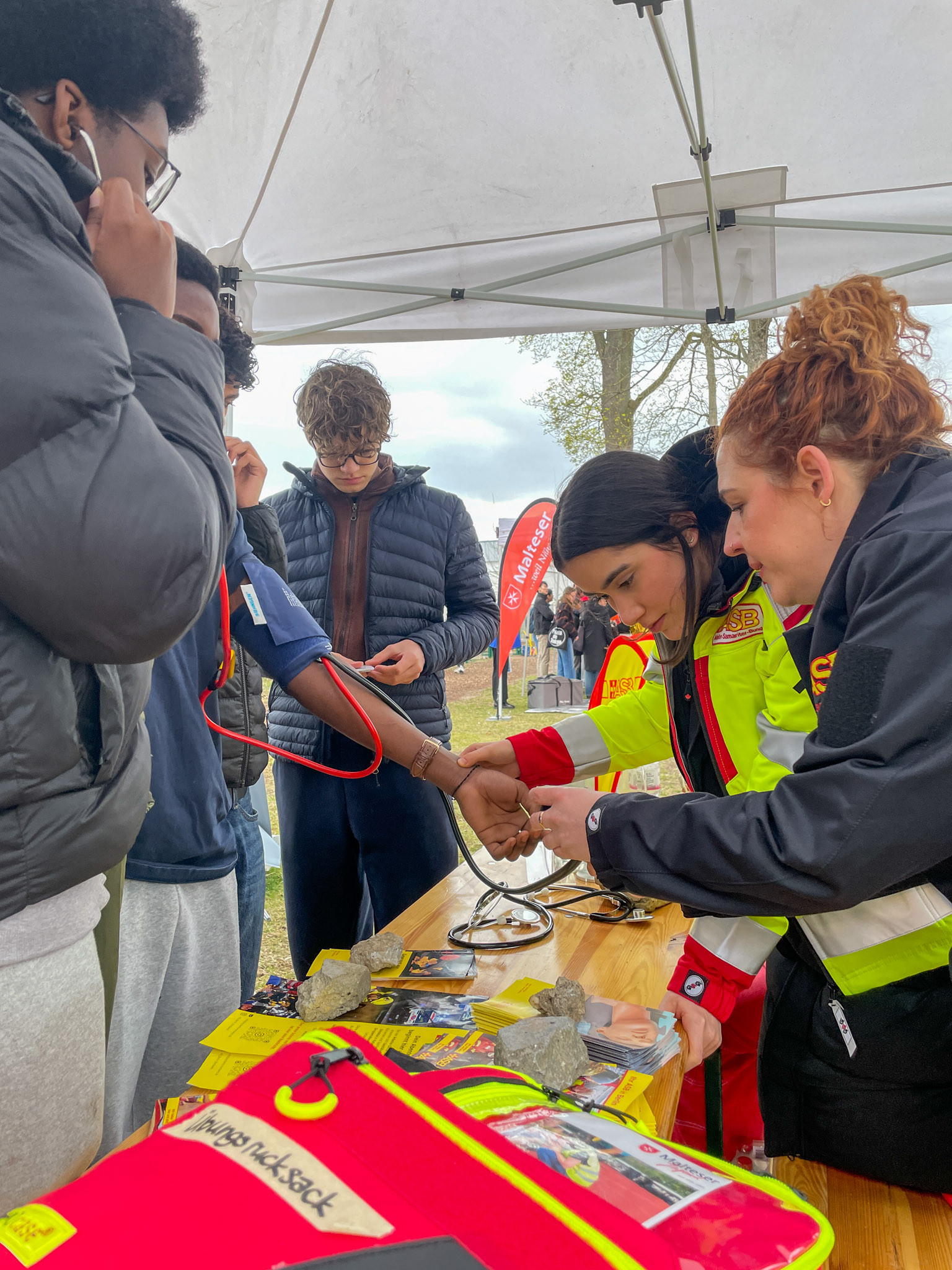 asb_01__Nisa am Stand